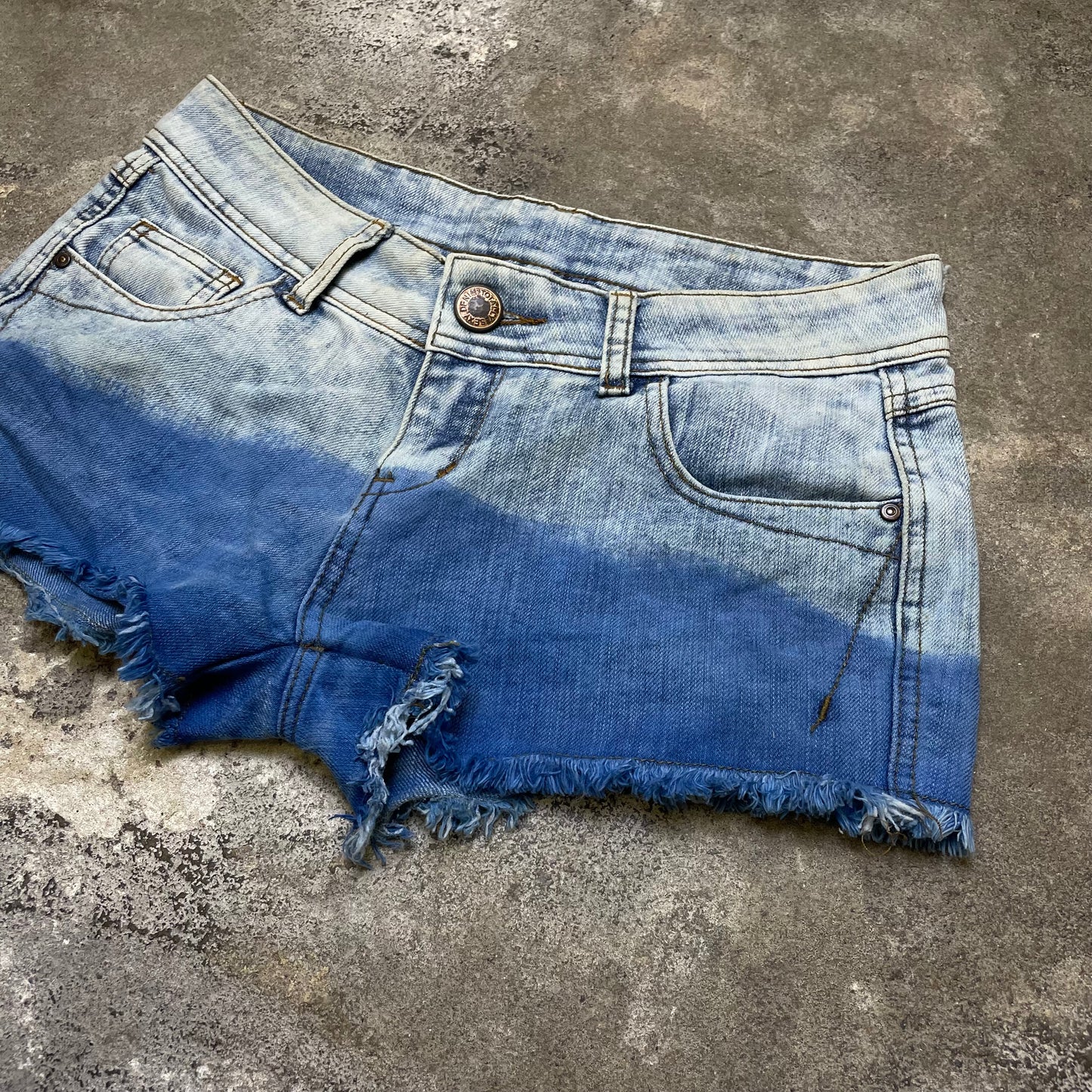 Y2K shorts (M)