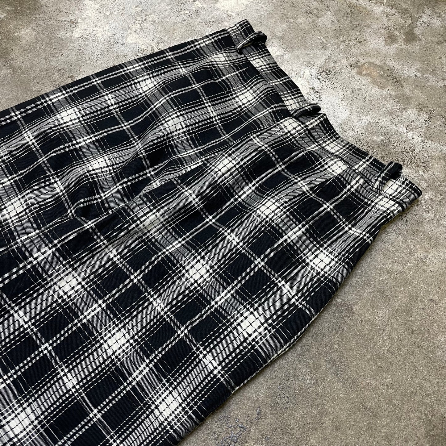 Flared Y2K checkered chinos (M)