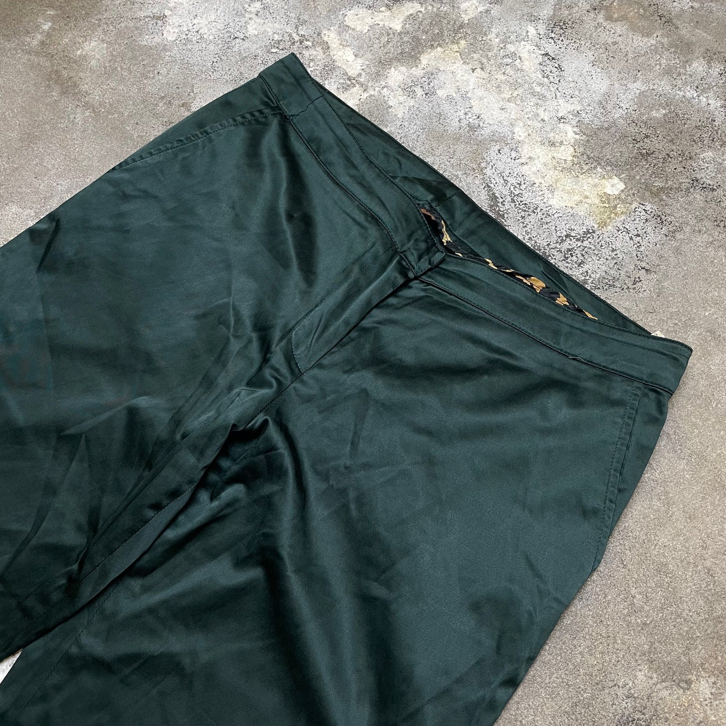 Flared Y2K Satin pants (L)