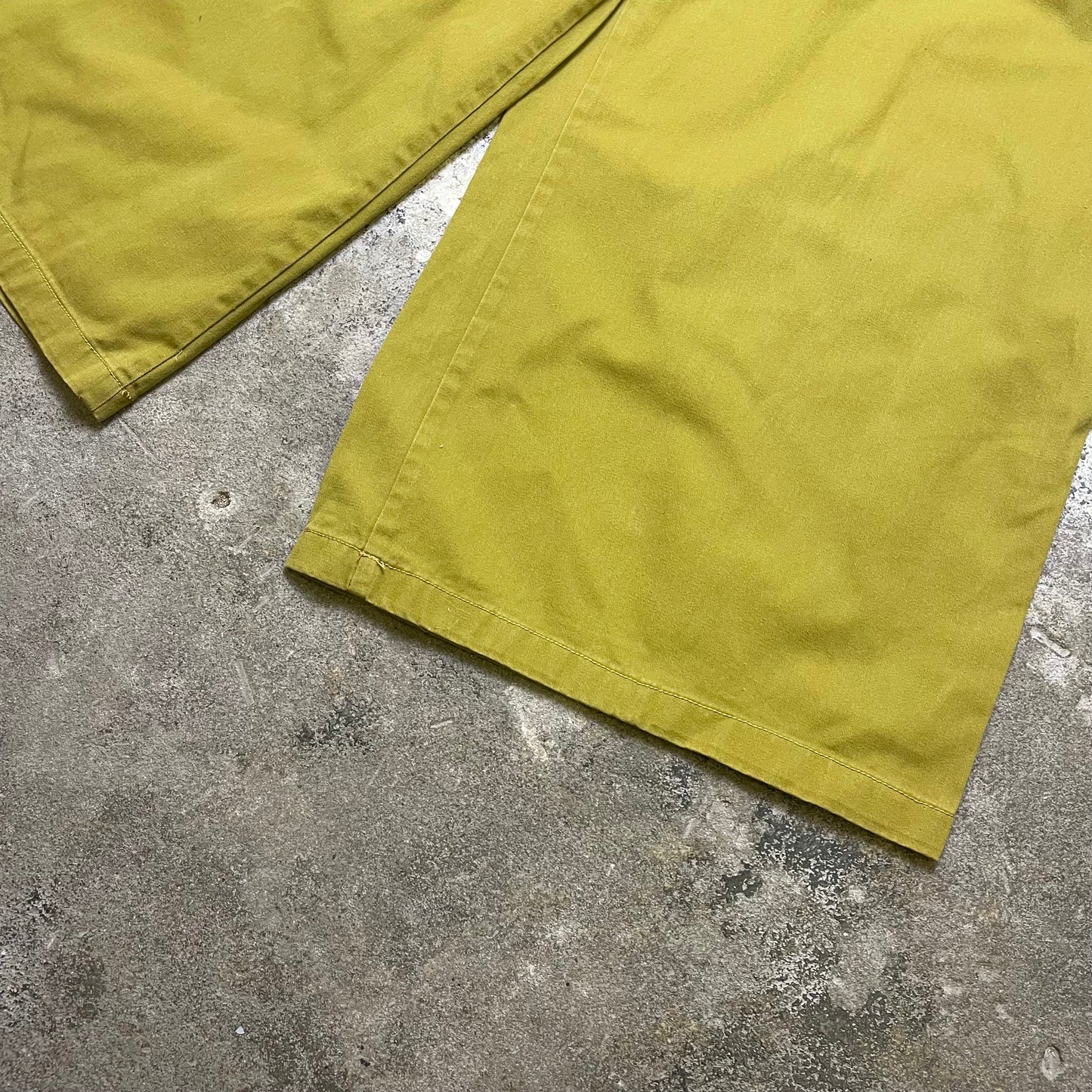Extremely baggy pleaded Capris (M)