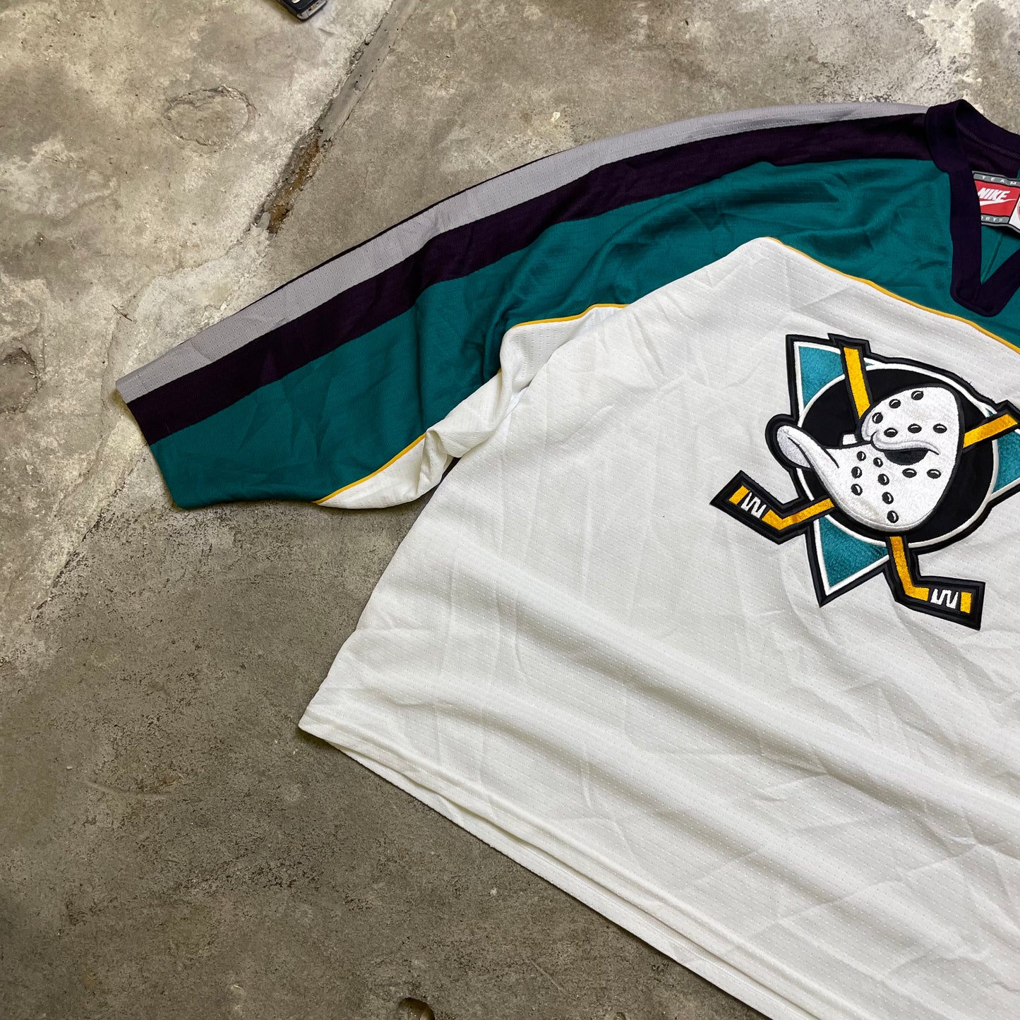 1997-99 Anaheim Ducks Nike hockey jersey (L)