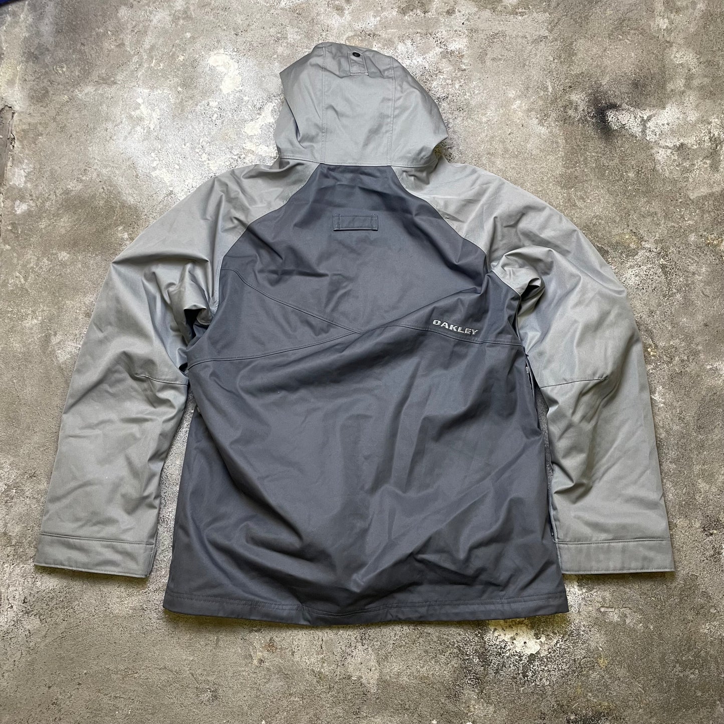 Oakley Ski/Snowboard jacket (L)