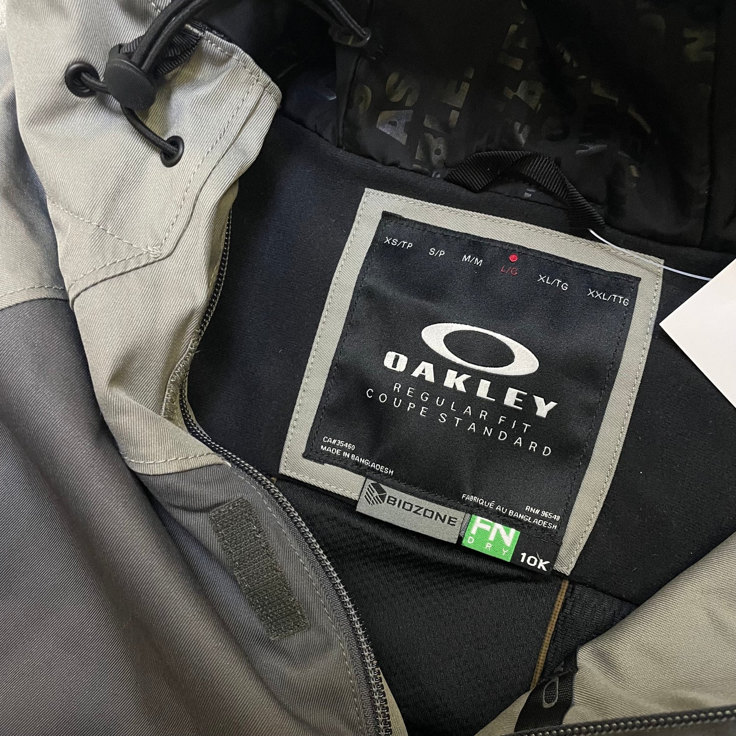 Oakley Ski/Snowboard jacket (L)