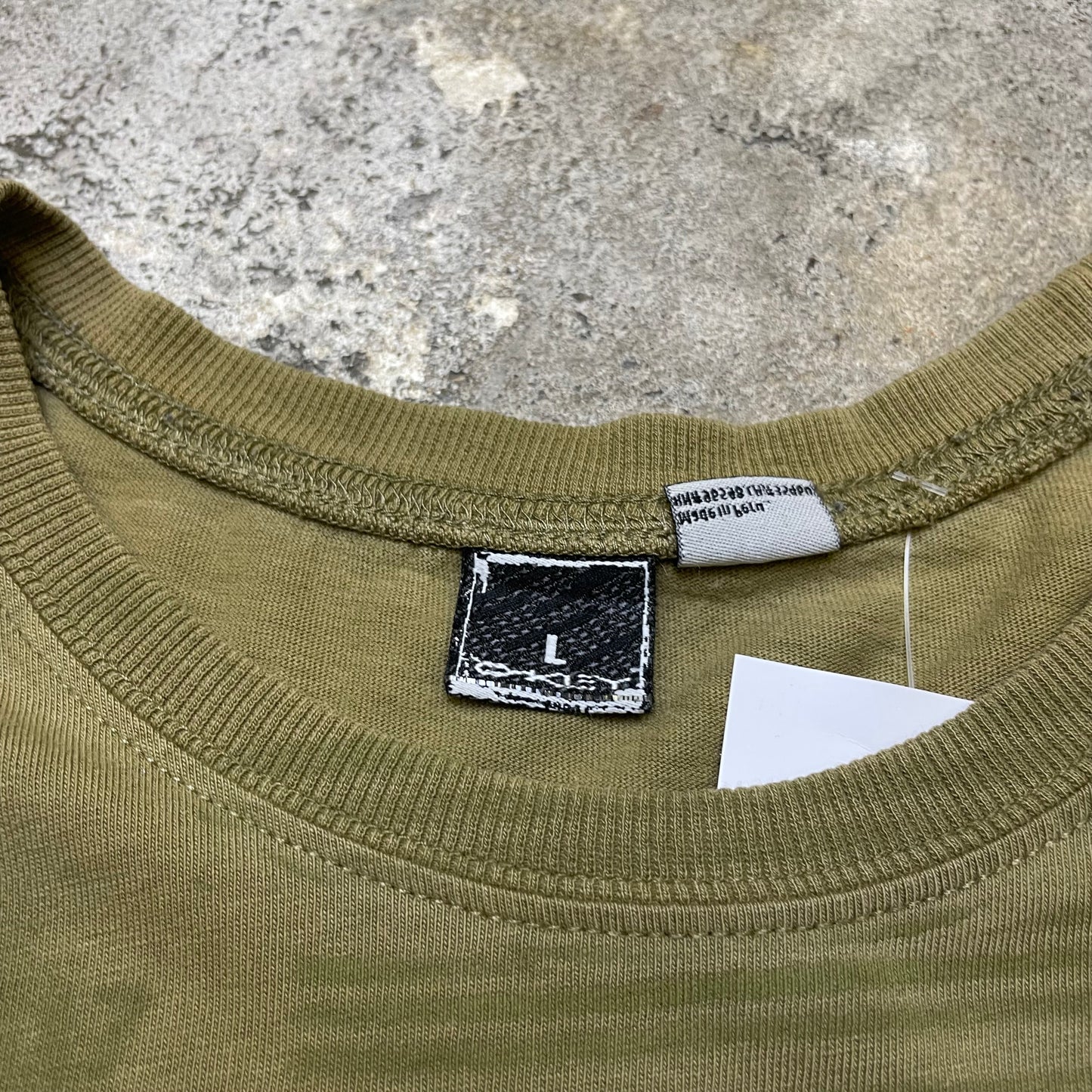 2007 Oakley tee (L)