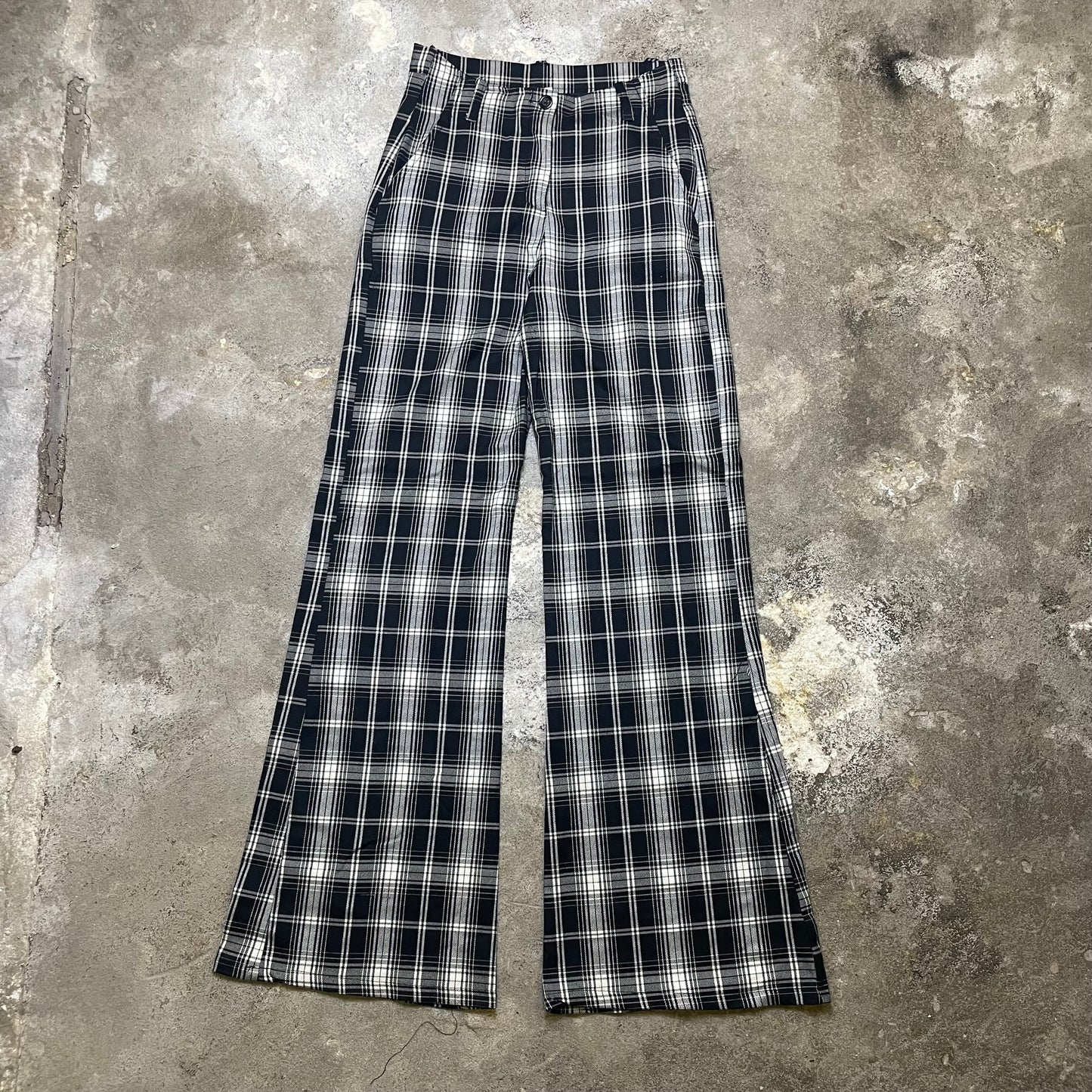 Flared Y2K checkered chinos (M)