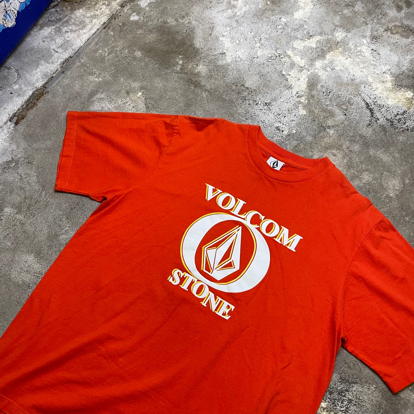 2000's Volcom Stone tee (M)