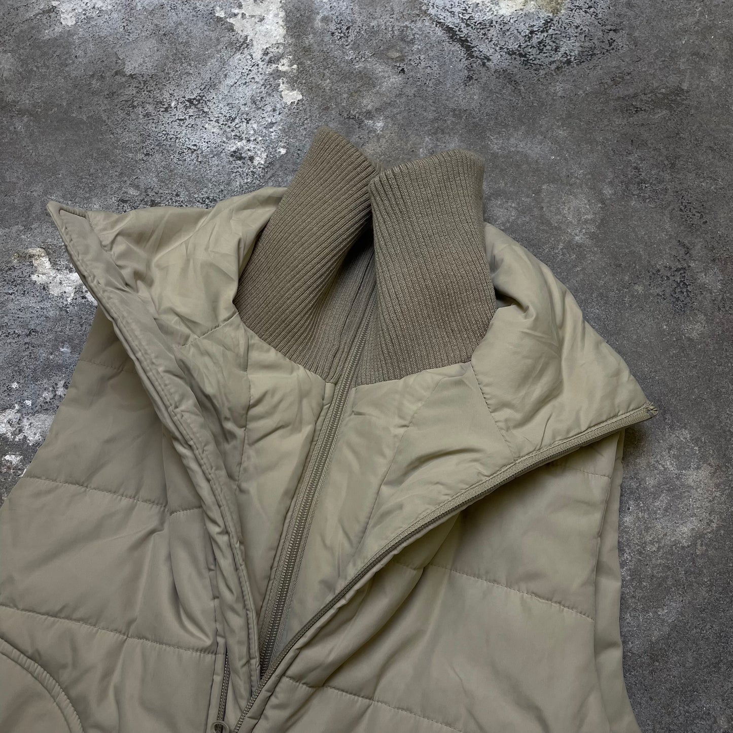 Double layered Y2K Vest (M)