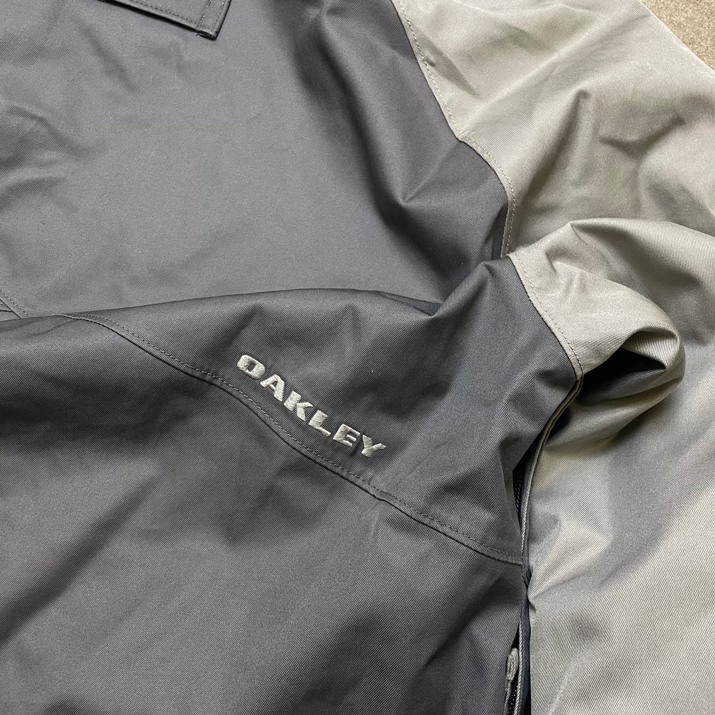 Oakley Ski/Snowboard jacket (L)