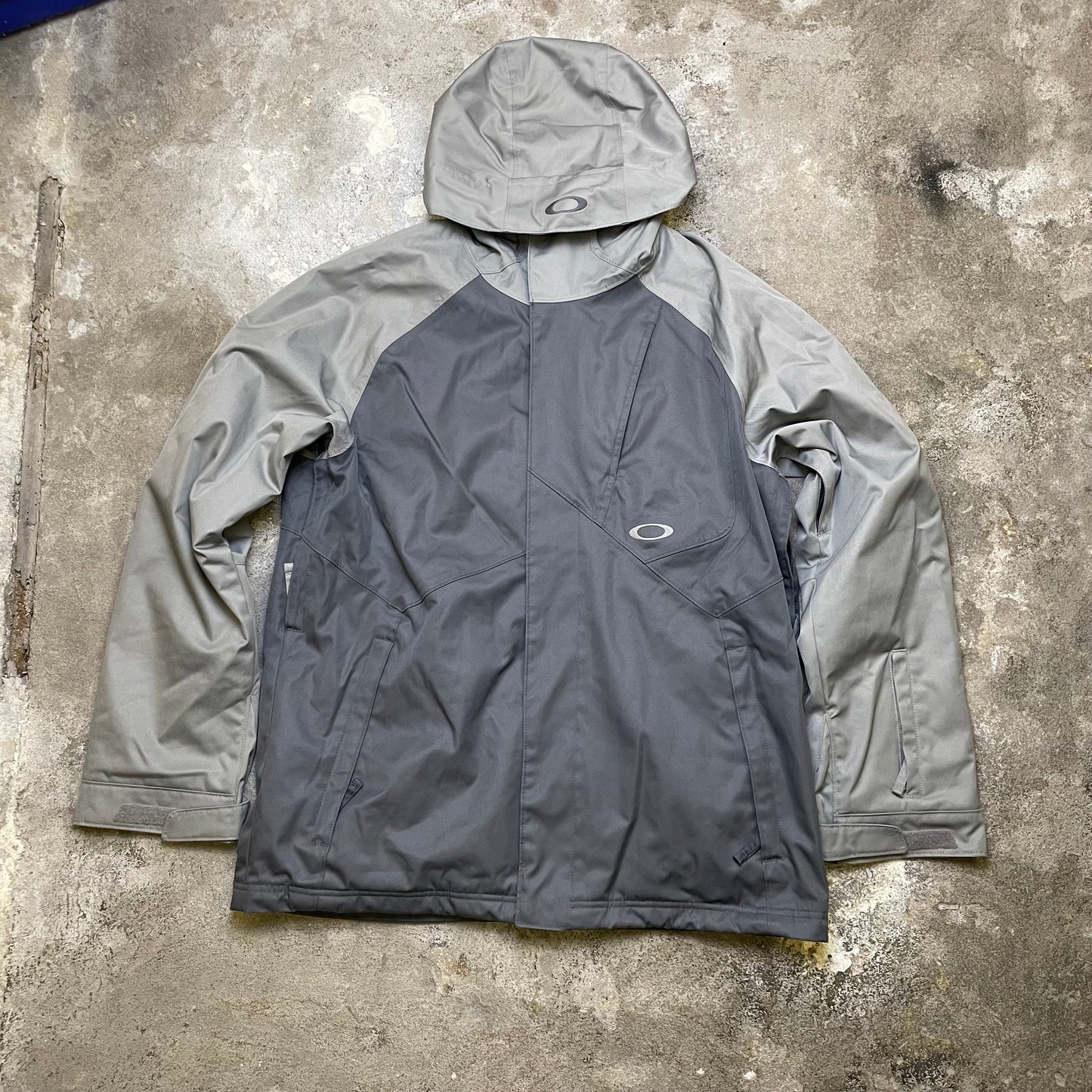 Oakley Ski/Snowboard jacket (L)