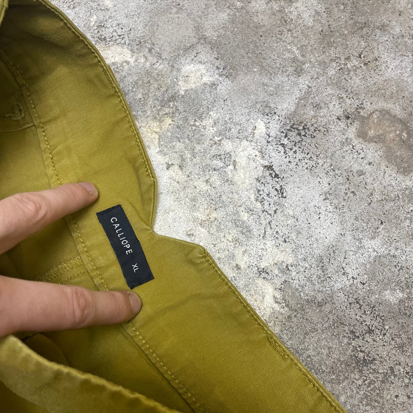Extremely baggy pleaded Capris (M)