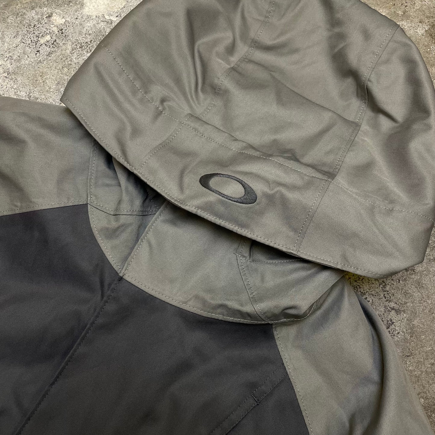 Oakley Ski/Snowboard jacket (L)