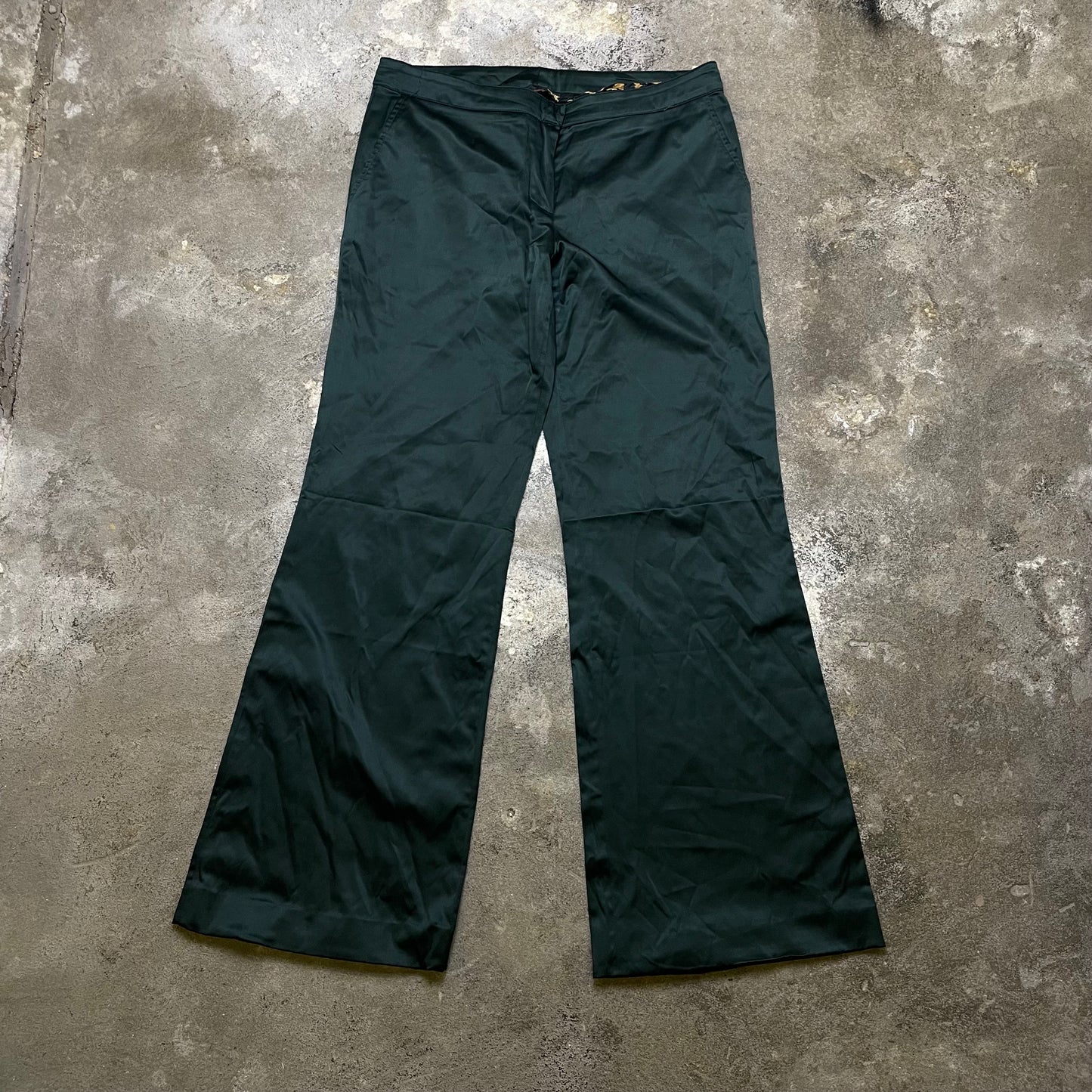Flared Y2K Satin pants (L)