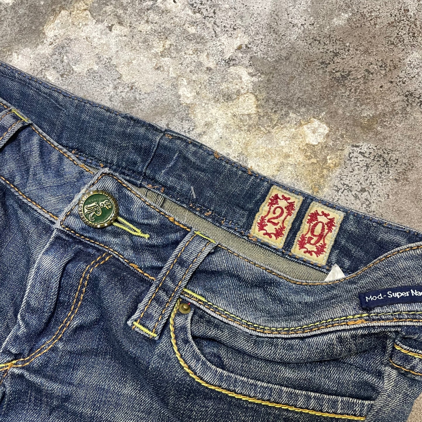 Y2K low waist jeans (M)
