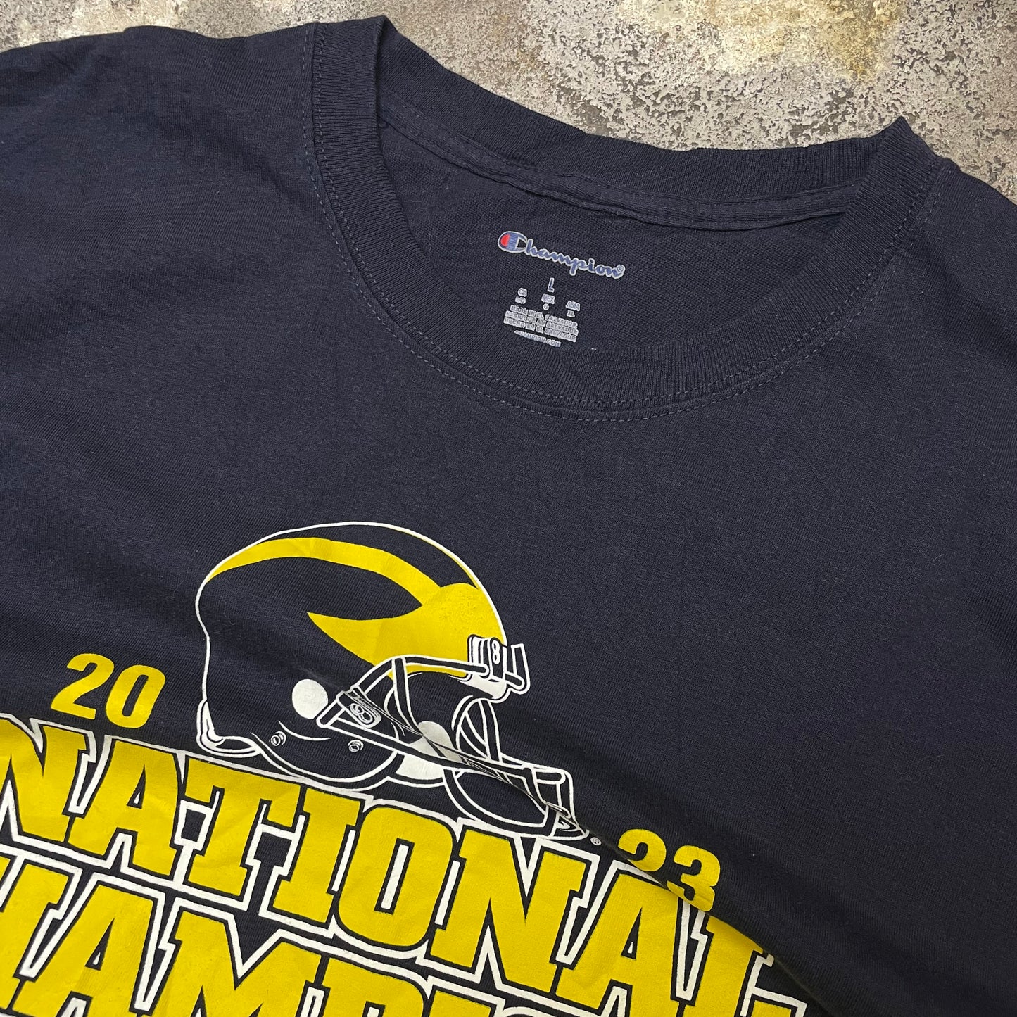 Champion tee (L)