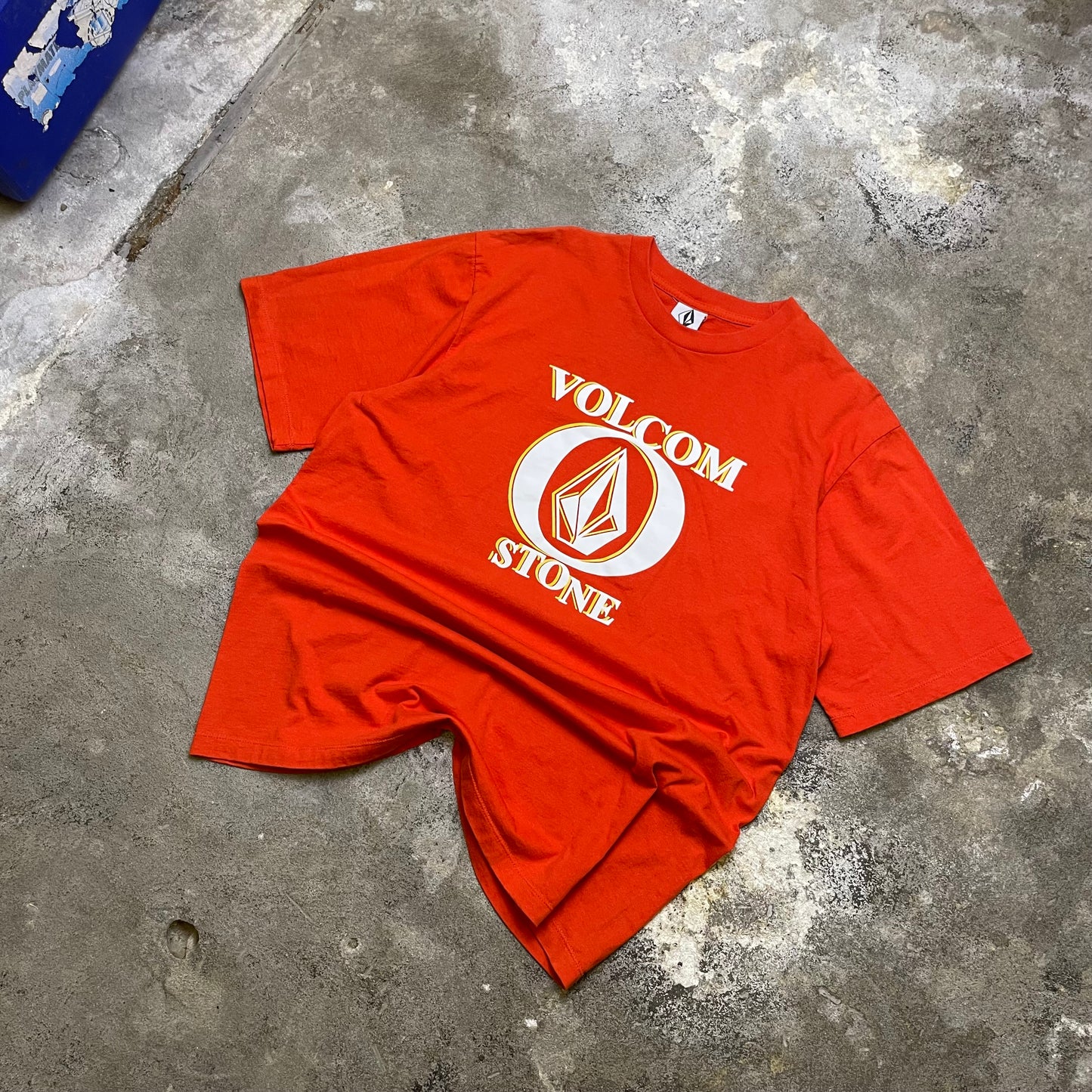 2000's Volcom Stone tee (M)